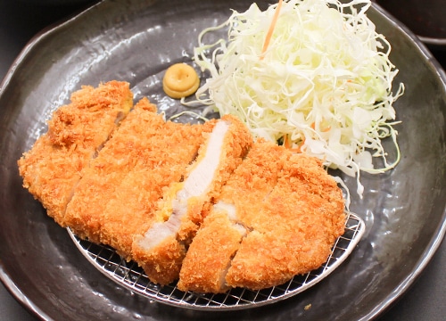 肉厚でサクサク　トンカツ